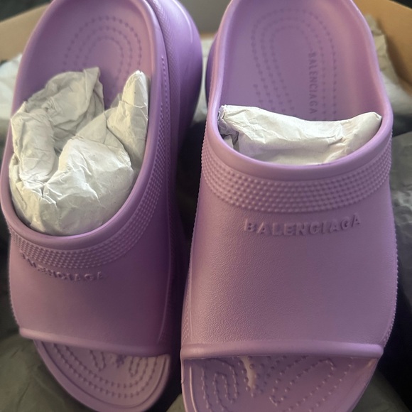 Balenciaga Lavender Pool Slide Crocs - Picture 8 of 8